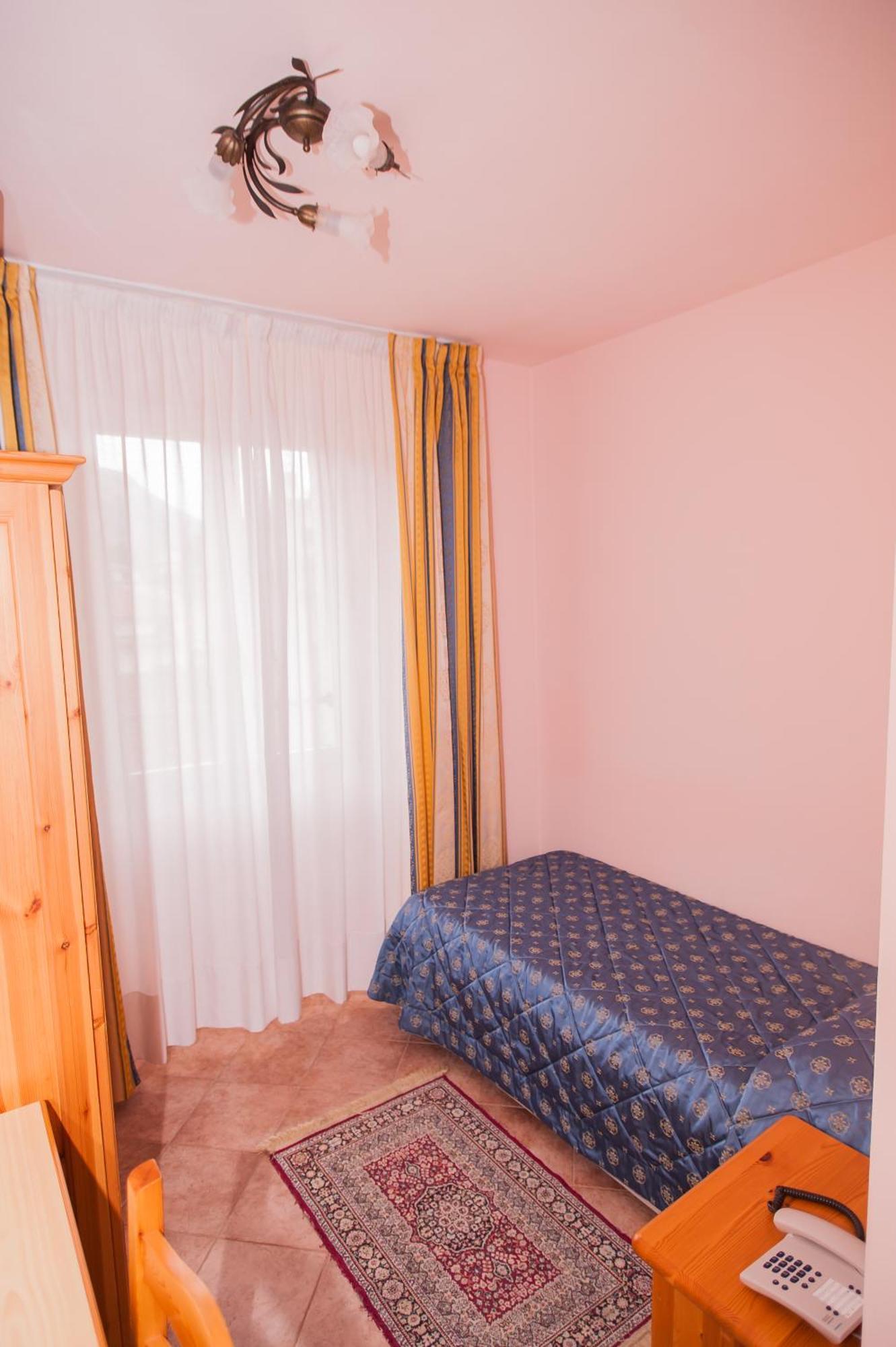 Hotel Vittoria Riva del Garda Zimmer foto