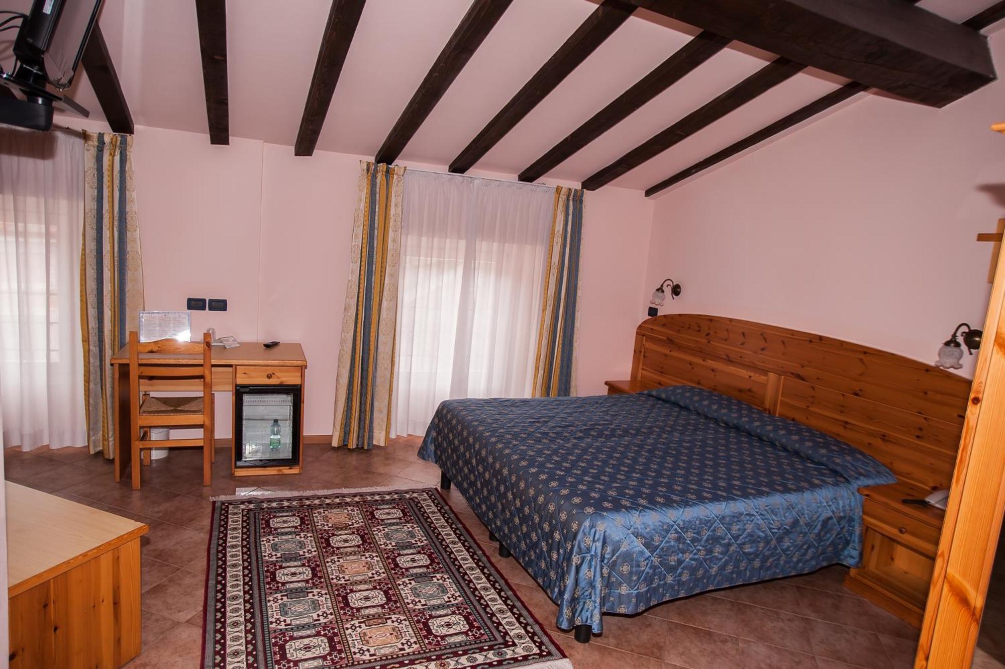 Hotel Vittoria Riva del Garda Zimmer foto